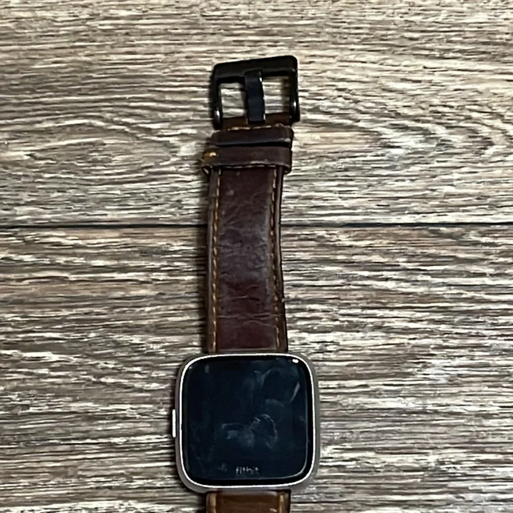 Fitbit Versa Lite with Genuine Leather Band